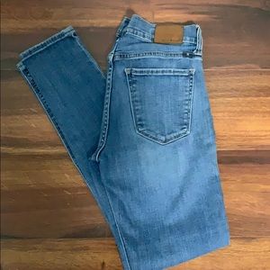 Lucky brand skinny jean size 4/27